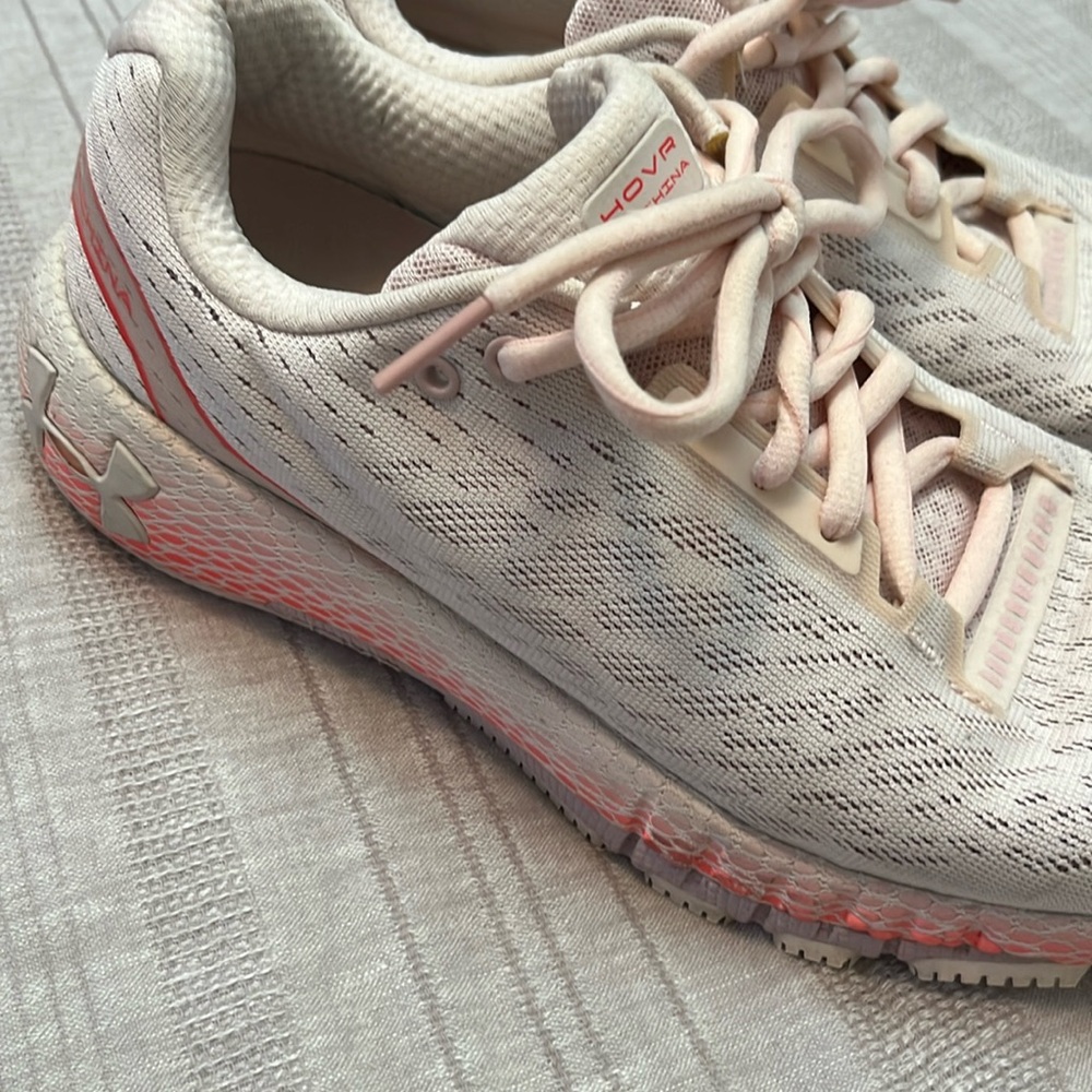 Under Armour - HOVR MACHINA. Women’s size 8.5. Rarely worn. Like new!